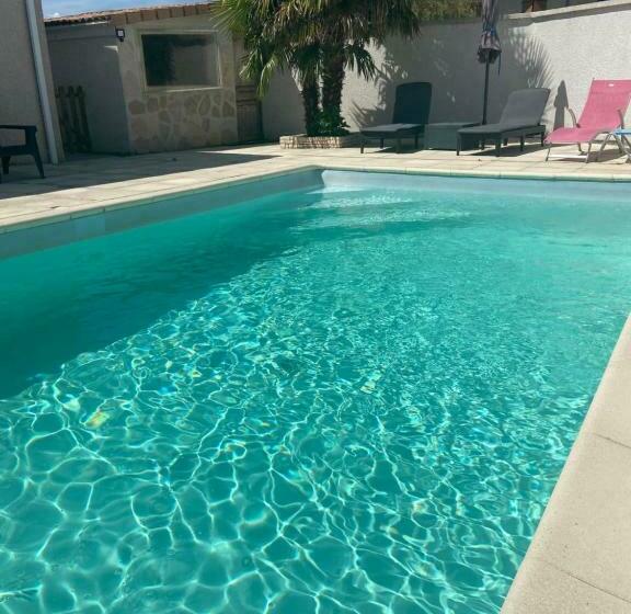 住宿加早餐  Maison Entière 4 Lits 8 Pl Avec Jacuzzi Proche Du Safari De Peaugres