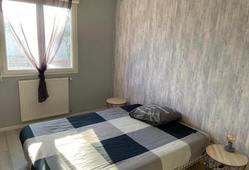 住宿加早餐  Maison Entière 4 Lits 8 Pl Avec Jacuzzi Proche Du Safari De Peaugres