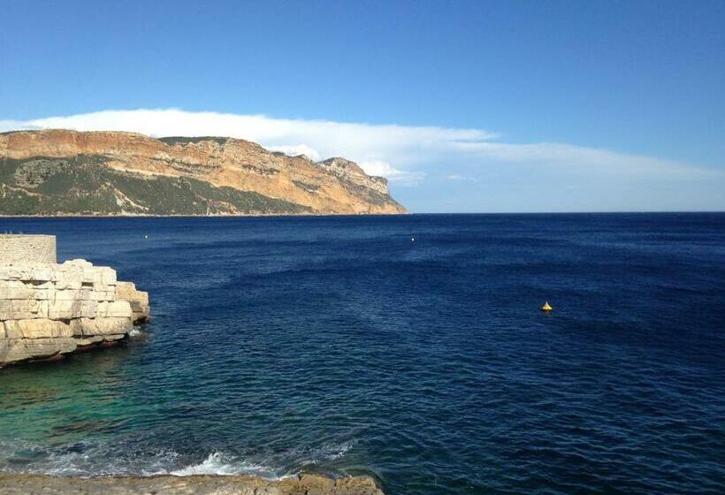 پانسیون Boutique Hostel By Cassis