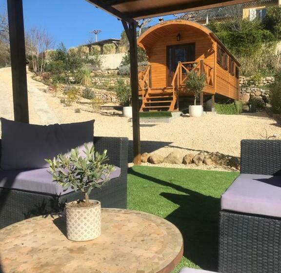 פנסיון Roulotte De Florette