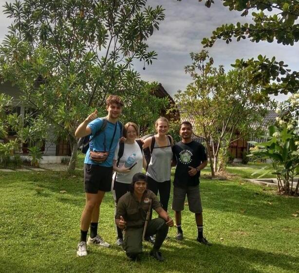 استراحتگاه Gino S Place   Guest House & Jungle Trekking