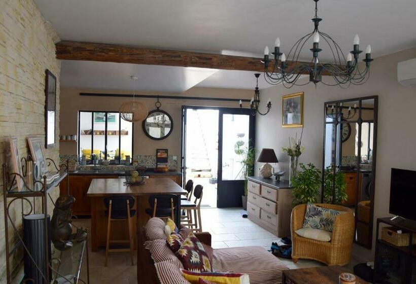 تختخواب و صبحانه Le Petit Patio