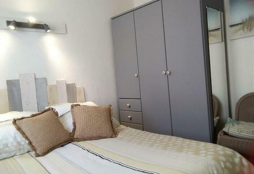 تختخواب و صبحانه Le Petit Patio