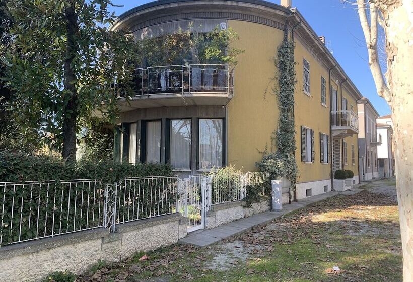 تختخواب و صبحانه Villa Mase