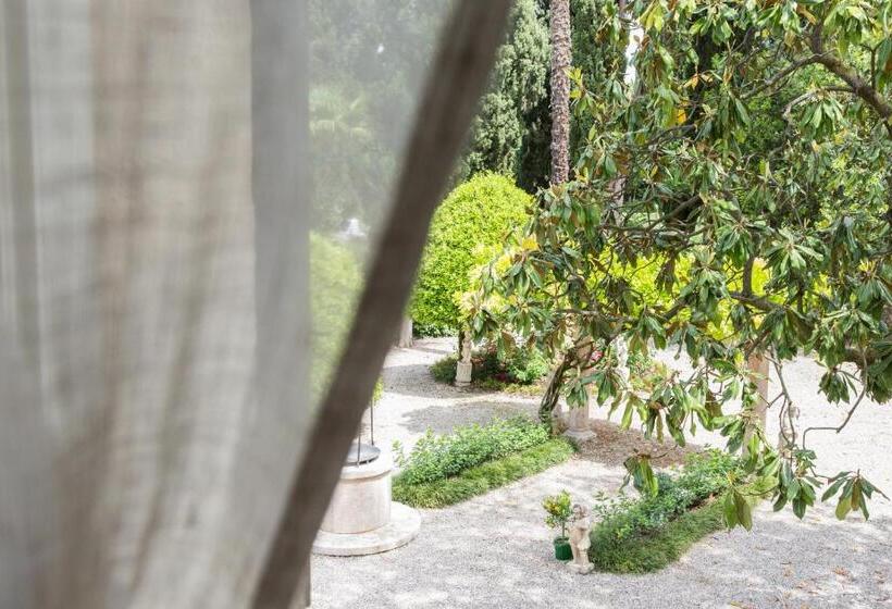 تختخواب و صبحانه Villa Saccomani