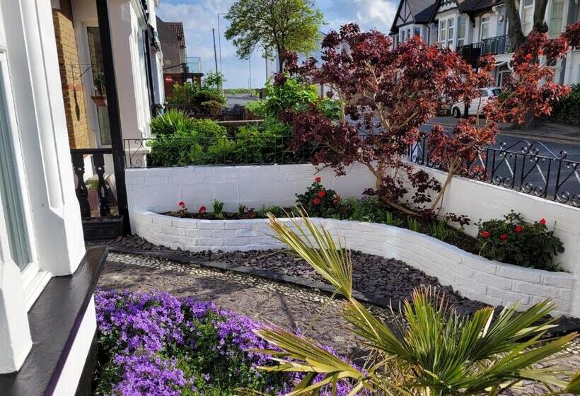 پانسیون Edelweiss Guest House