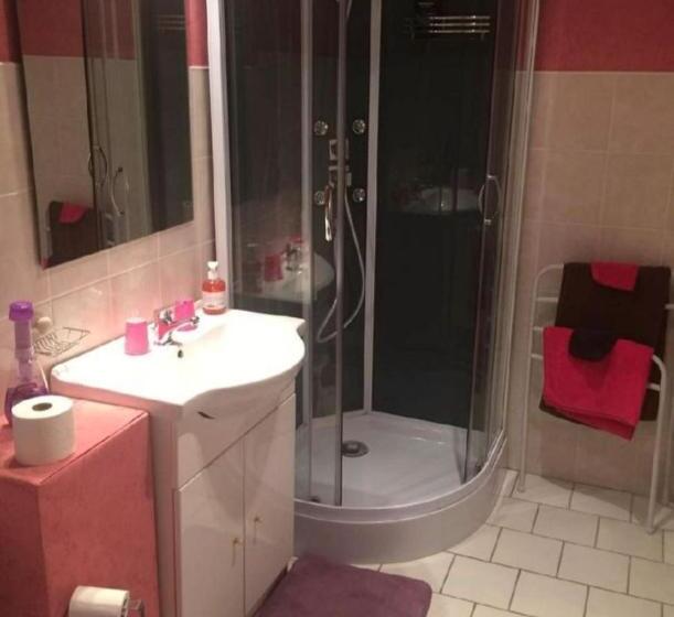 مبيت وإفطار Chambres Et Table D Hôtes Les Grivottes