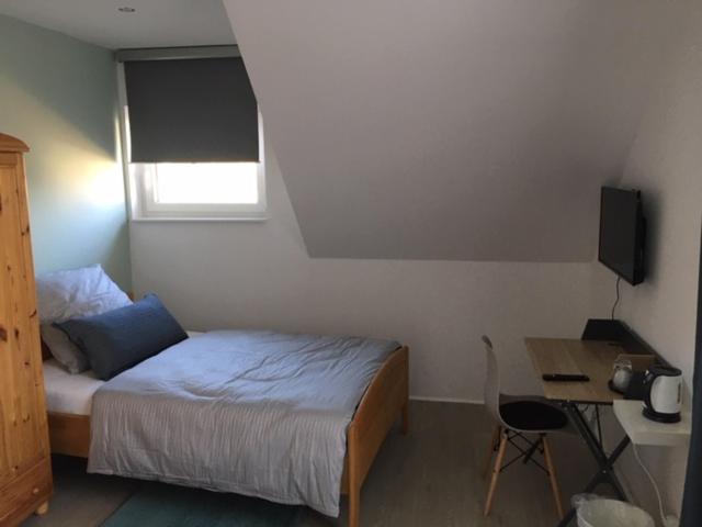 تختخواب و صبحانه Gäste Und Messezimmer Adelheidsdorf