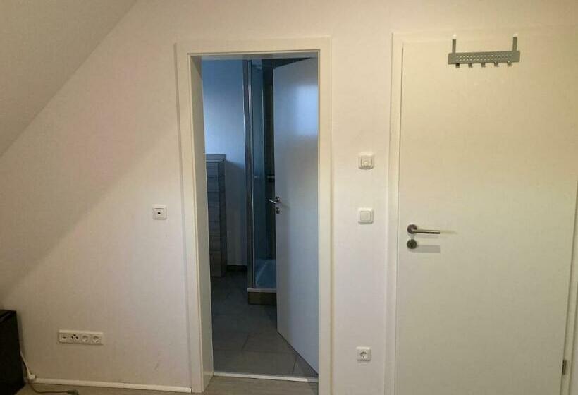 تختخواب و صبحانه Gäste Und Messezimmer Adelheidsdorf