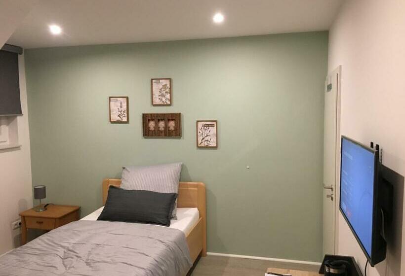 تختخواب و صبحانه Gäste Und Messezimmer Adelheidsdorf
