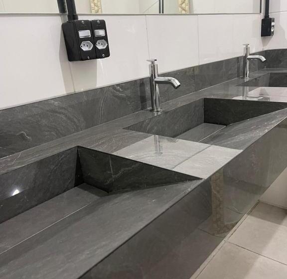 Esquina 8 Suítes Confort & Hostel