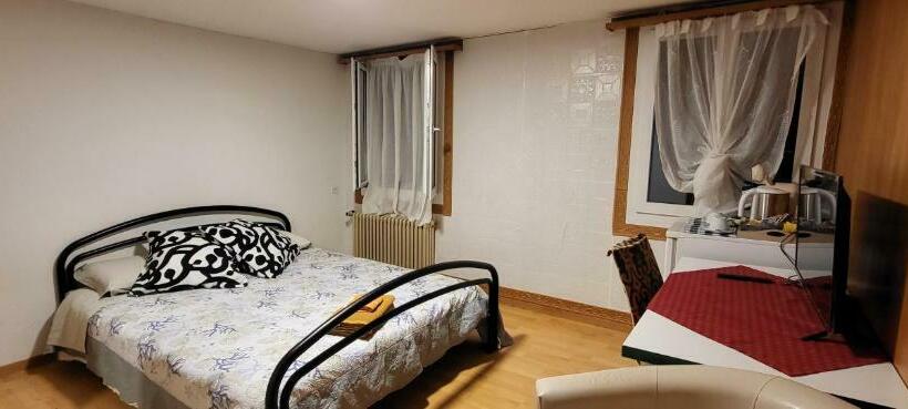 پانسیون Buongustaio Fereinzimmer Room Inside A Flat