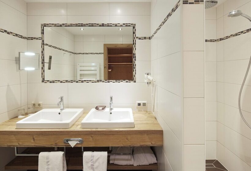 Auenhotel Kg