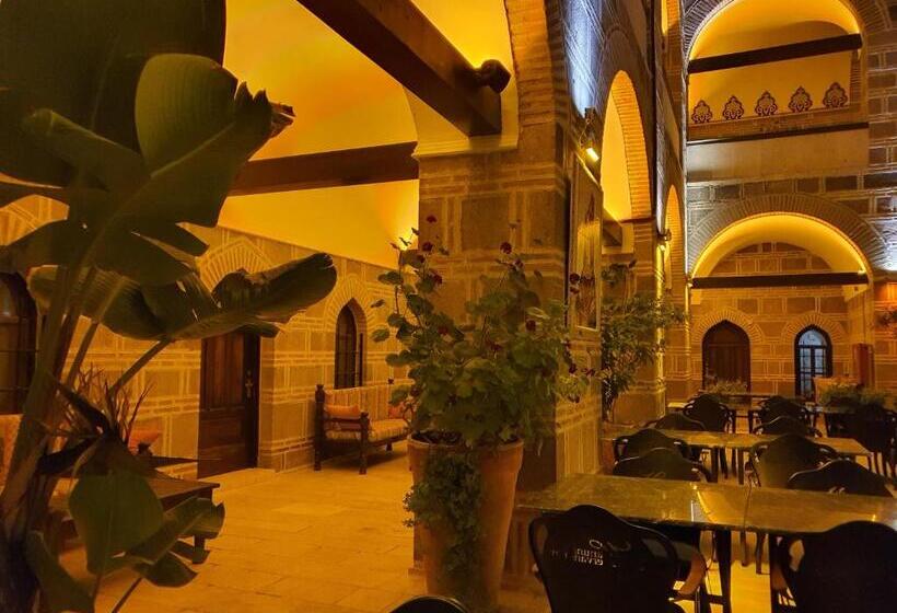 هتل Kanuni Kervansaray Historical