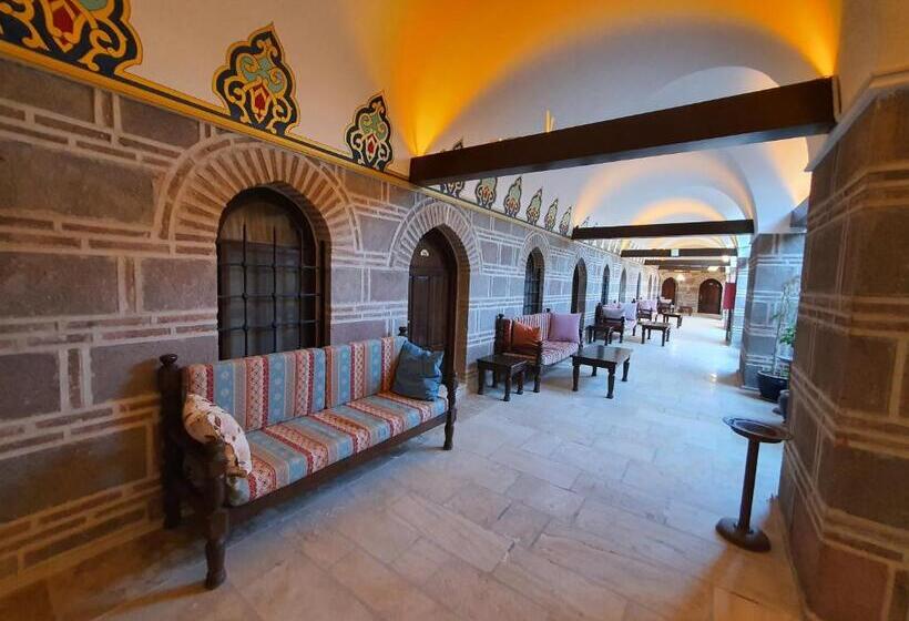 هتل Kanuni Kervansaray Historical