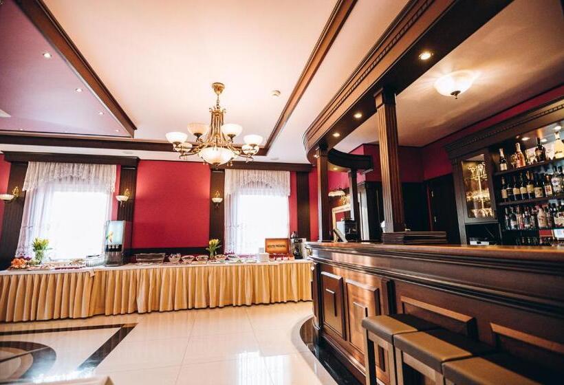 ホテル Dworek Magnat