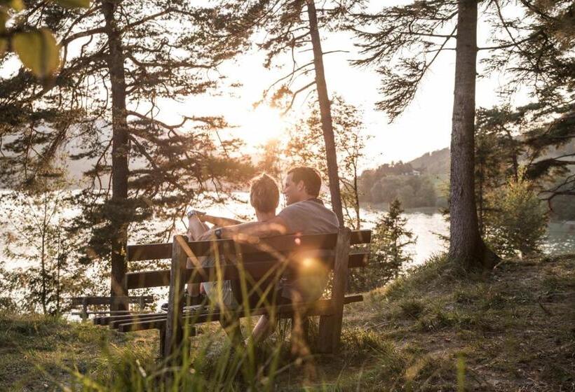 فندق Ebner S Waldhof Am See Resort & Spa