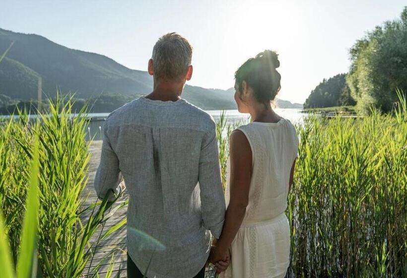 فندق Ebner S Waldhof Am See Resort & Spa