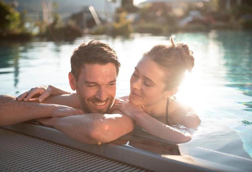 فندق Ebner S Waldhof Am See Resort & Spa