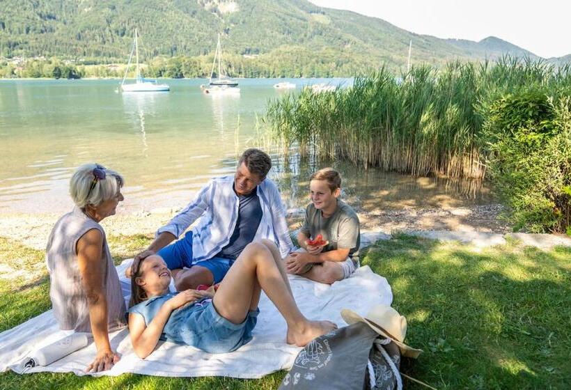 فندق Ebner S Waldhof Am See Resort & Spa