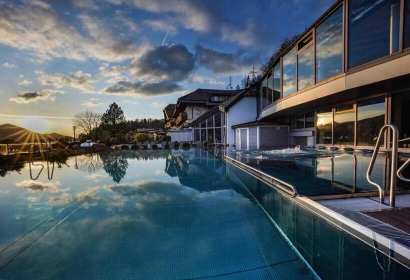 فندق Ebner S Waldhof Am See Resort & Spa