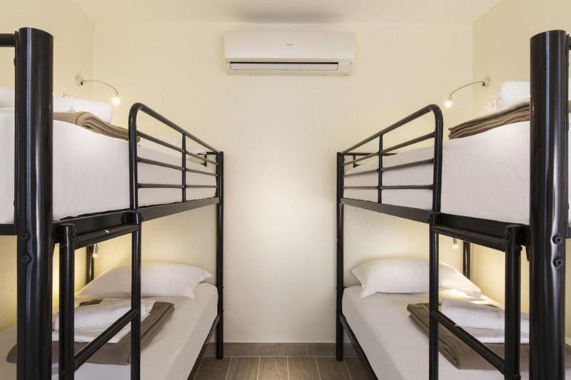 هتل Enjoy Hostel