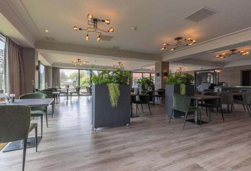 Fletcher Familiehotel De Hunzebergen