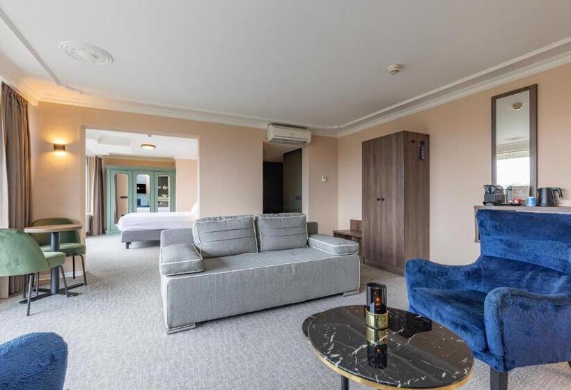 Fletcher Familiehotel De Hunzebergen