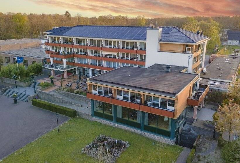 Fletcher Familiehotel De Hunzebergen