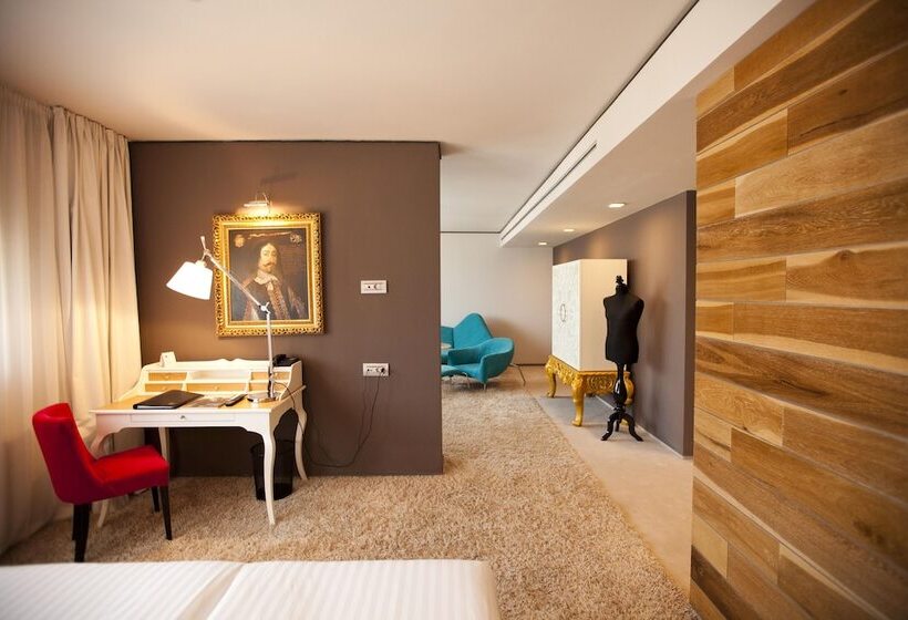 هتل Graffit Gallery Design