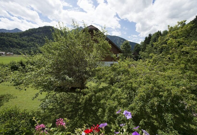 Отель Gutshof Wolfgangsee Resort & Event