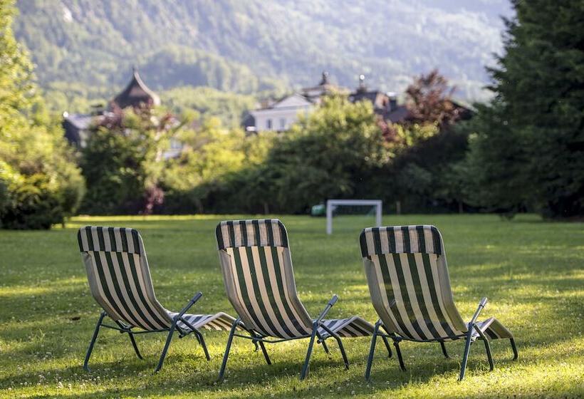 Отель Gutshof Wolfgangsee Resort & Event