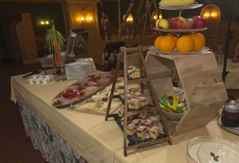 Отель Gutshof Wolfgangsee Resort & Event
