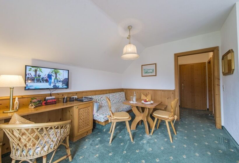 Отель Gutshof Wolfgangsee Resort & Event