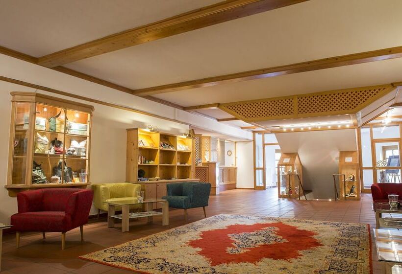 Отель Gutshof Wolfgangsee Resort & Event