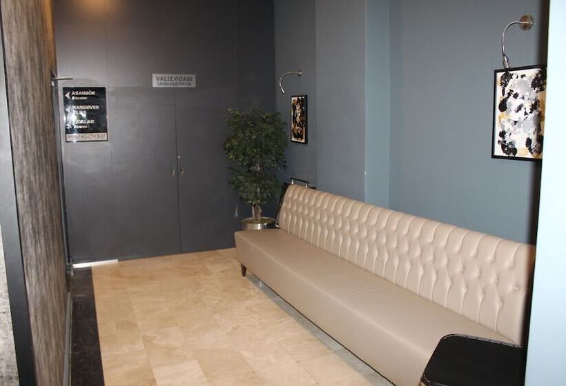 בית מלון כפרי Hangover Central