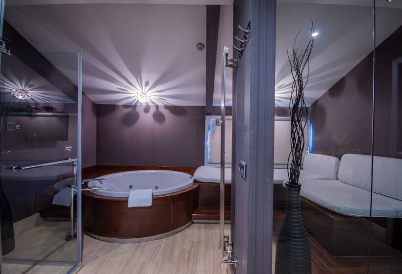 ホテル Vernazza Suites