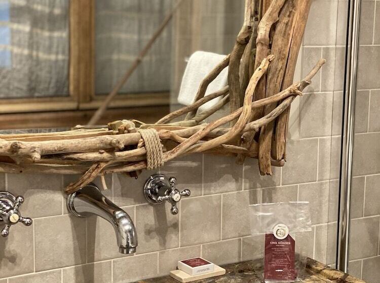 Отель La Marine De Loire Hôtel & Spa