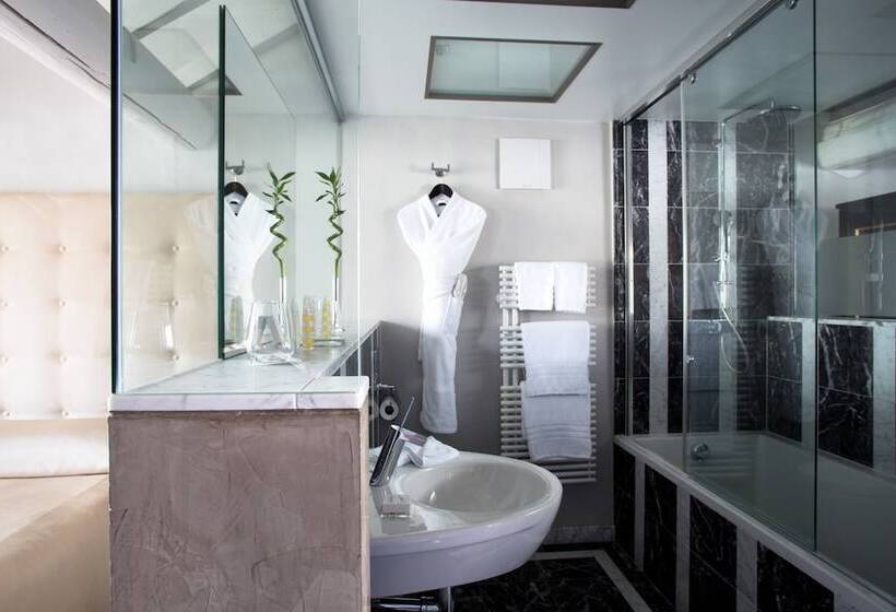 هتل Le Place D Armes   Relais & Châteaux