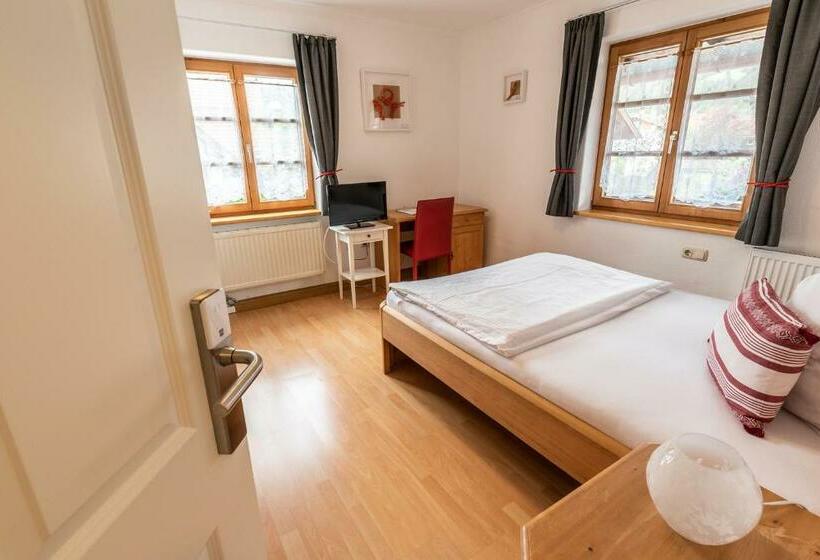 بنسيون Ammergau Lodge