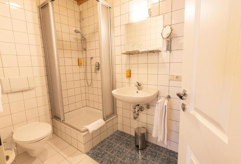 بنسيون Ammergau Lodge