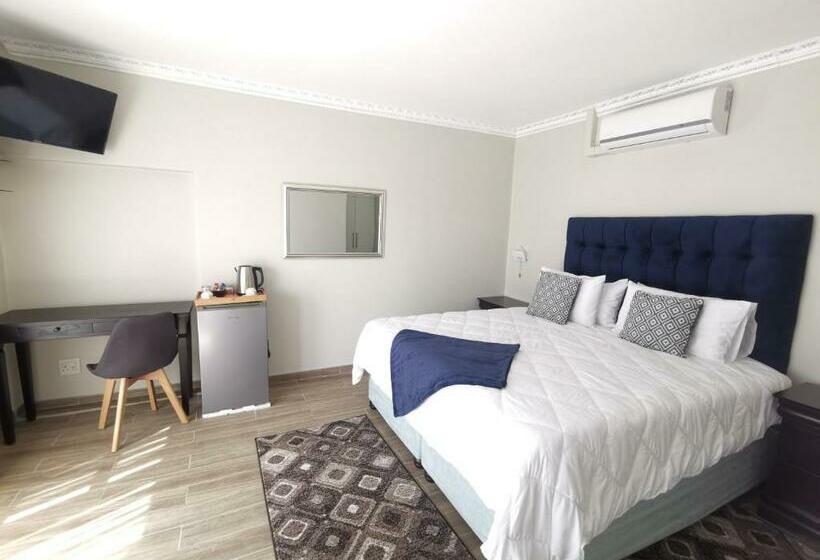 پانسیون Lucolo Palace B&b   East London