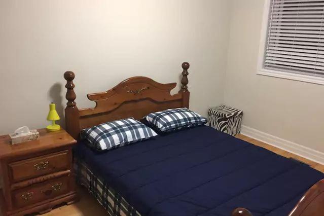 הוסטל Private Rooms, Free Parking, Full Kitchen, Best Prices In Town  York University Heights