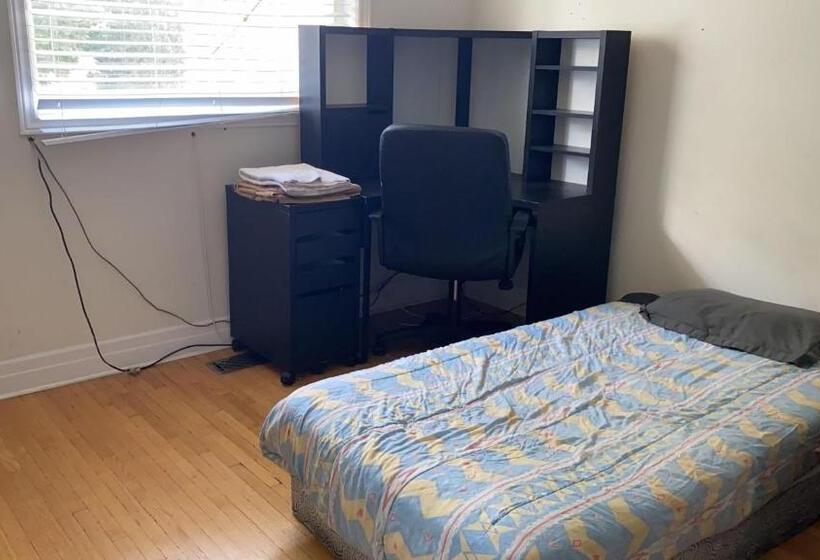 הוסטל Private Rooms, Free Parking, Full Kitchen, Best Prices In Town  York University Heights