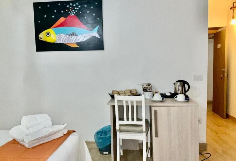 تختخواب و صبحانه A Room De  Scugnizzi