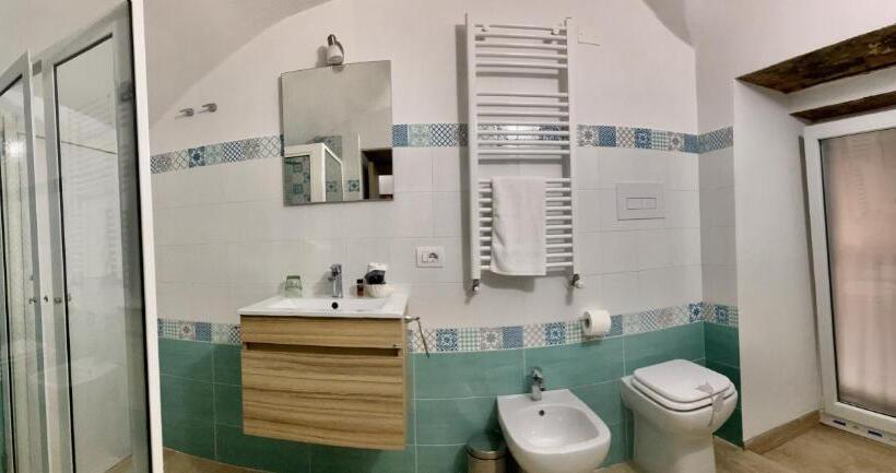 تختخواب و صبحانه A Room De  Scugnizzi