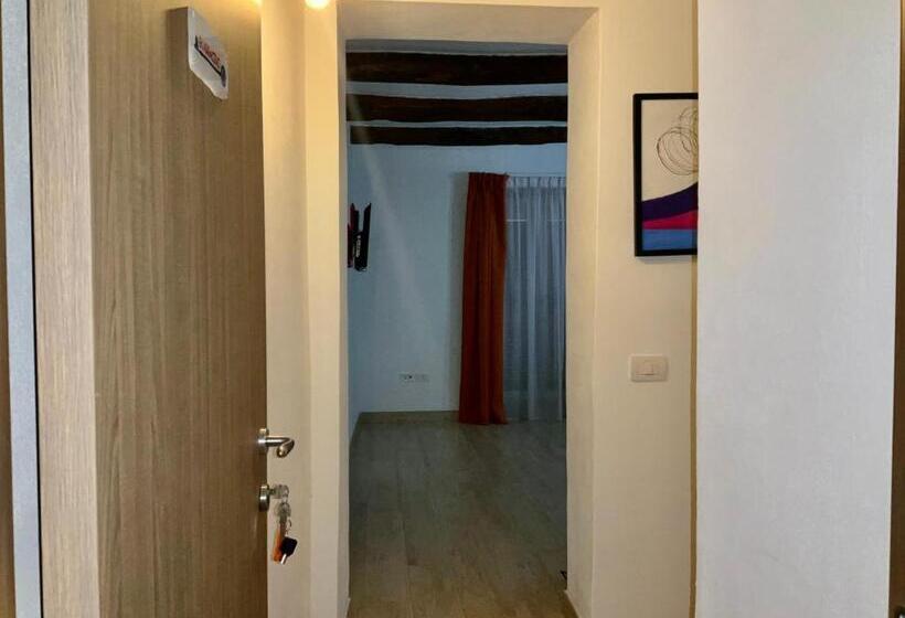 تختخواب و صبحانه A Room De  Scugnizzi