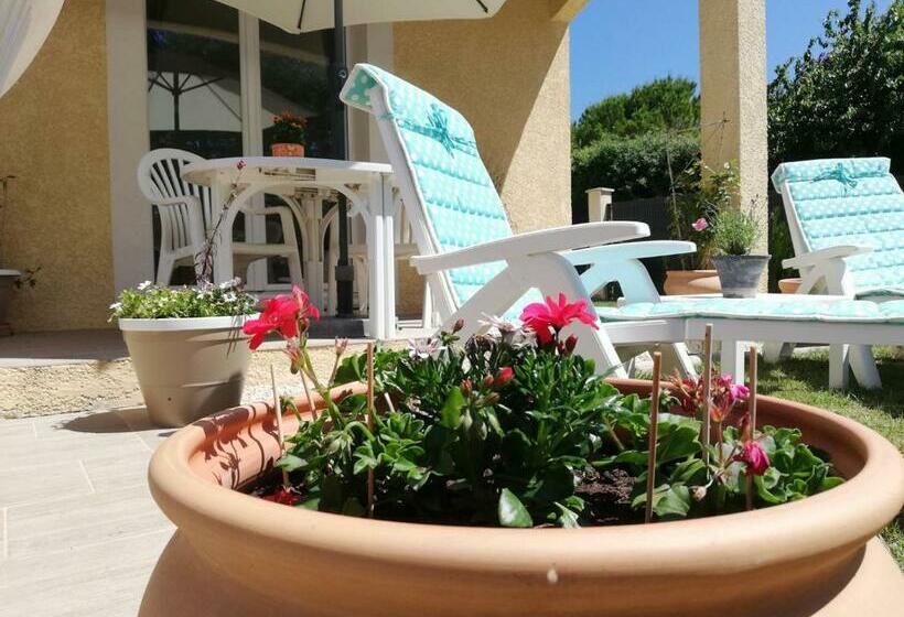 住宿加早餐  Chambre Hôtes Jacuzzi Climatiseur Provence