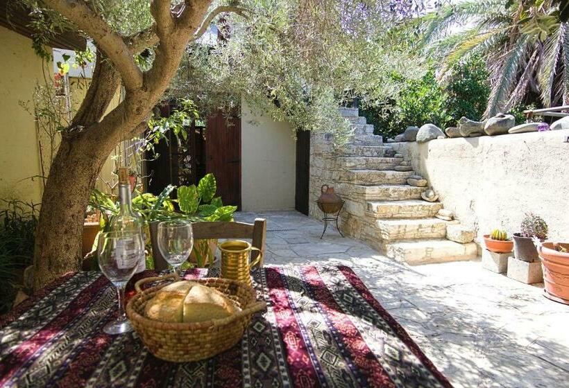 پانسیون Avli The Courtyard