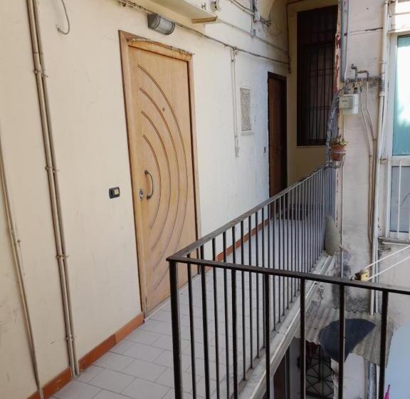 پانسیون Camera Rarisa Napoli Centro
